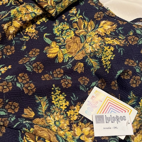 Lula Roe Amelia. - Picture 5 of 5